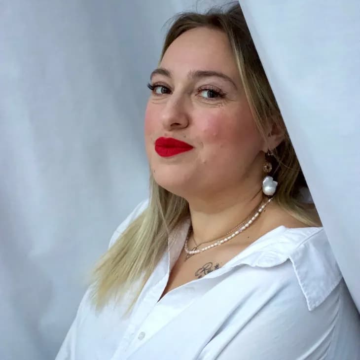 Viktoria, Helsinki Perfume Clubin yhteisö- ja brändipäällikkö